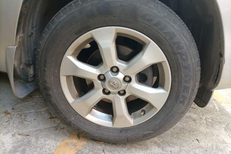Used Toyota RAV4 2010 2.0L Automatic Deluxe Upgrade Edition Right Front Wheel Hub