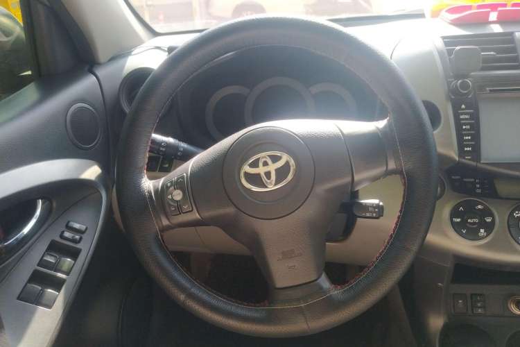 Used Toyota RAV4 2010 2.4L Automatic Deluxe Upgrade Edition Steering Wheel