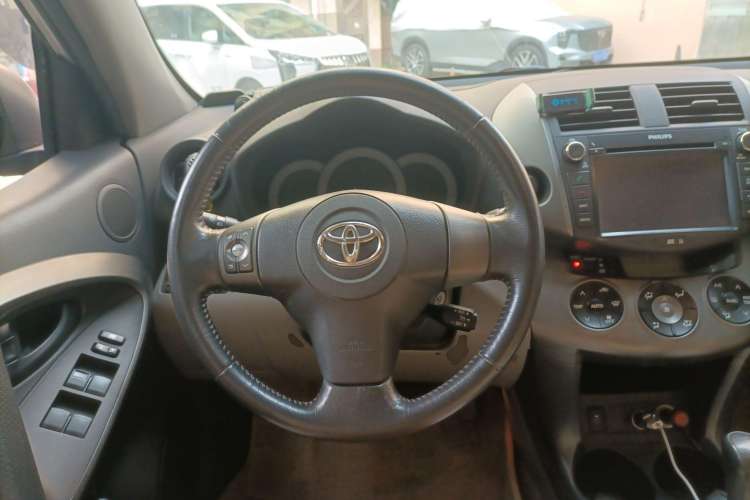 Used Toyota RAV4 2010 2.0L Automatic Deluxe Upgrade Edition Steering Wheel