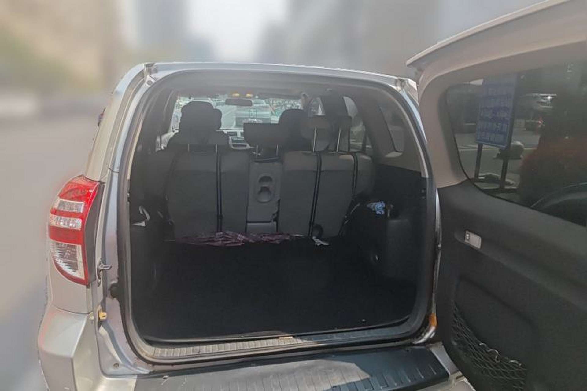 Used Toyota RAV4 2010 2.0L Automatic Deluxe Upgrade Edition Trunk