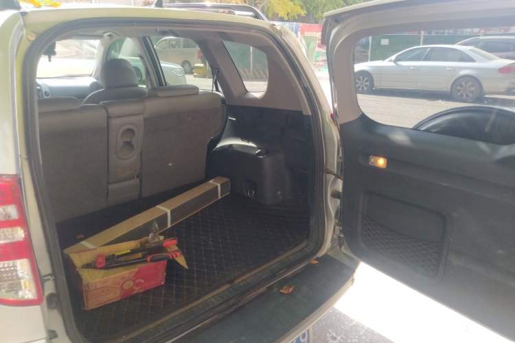 Used Toyota RAV4 2010 2.4L Automatic Deluxe Upgrade Edition Trunk