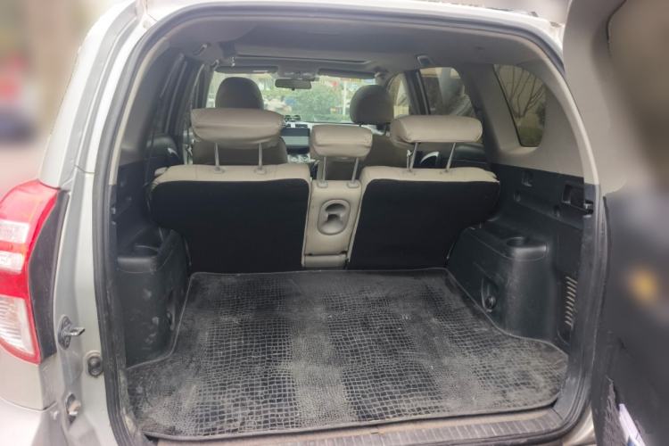 Used Toyota RAV4 2010 2.0L Automatic Deluxe Upgrade Edition Trunk
