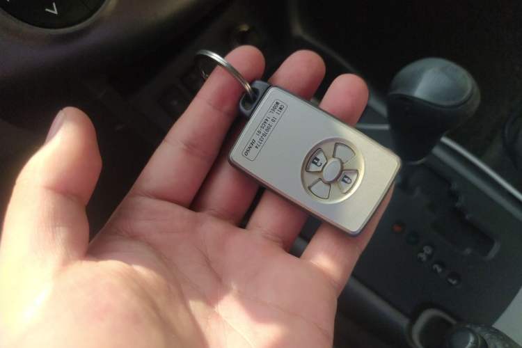 Used Toyota RAV4 2010 2.4L Automatic Deluxe Upgrade Edition Vehicle Key