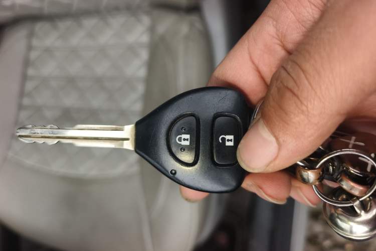 Used Toyota RAV4 2010 2.0L Automatic Deluxe Upgrade Edition Vehicle Key