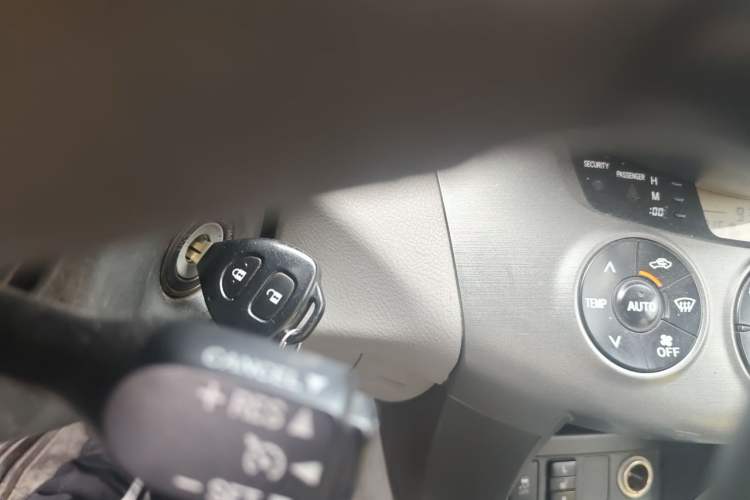 Used Toyota RAV4 2010 2.0L Automatic Deluxe Upgrade Edition Vehicle Key