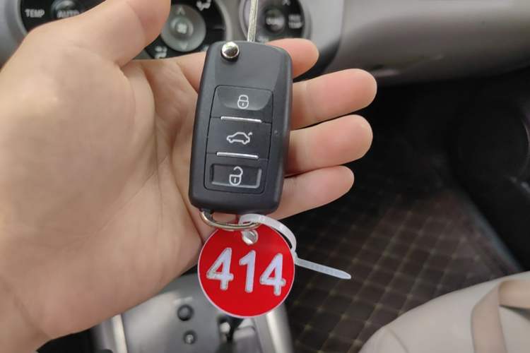 Used Toyota RAV4 2010 2.0L Automatic Deluxe Upgrade Edition Vehicle Key