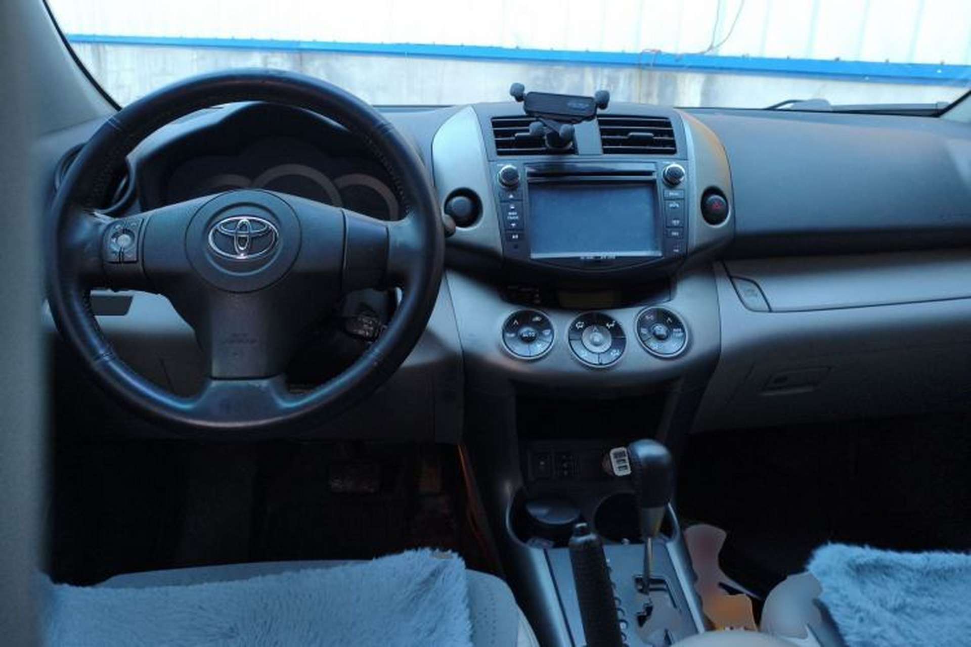 Used Toyota RAV4 2010 2.0L Automatic Deluxe Upgrade Edition Center Console
