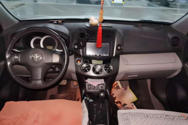 Used Toyota RAV4 2010 2.4L Automatic Deluxe Upgrade Edition Center Console