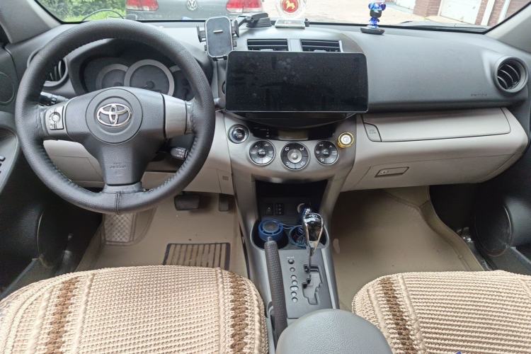 Used Toyota RAV4 2010 2.4L Automatic Deluxe Upgrade Edition Center Console