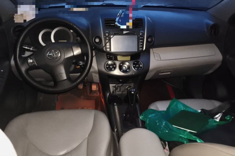 Used Toyota RAV4 2010 2.0L Manual Deluxe Upgrade Center Console