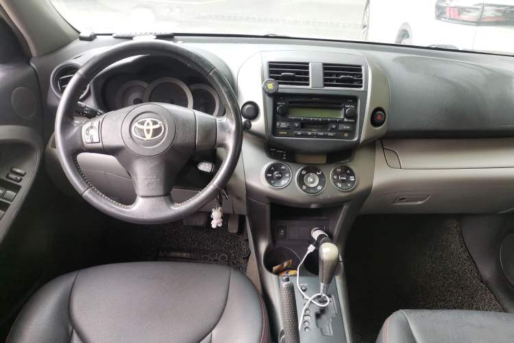 Used Toyota RAV4 2010 2.0L Automatic Deluxe Upgrade Edition Center Console
