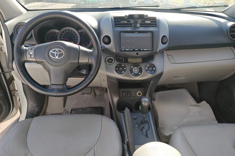 Used Toyota RAV4 2010 2.0L Automatic Deluxe Upgrade Edition Center Console