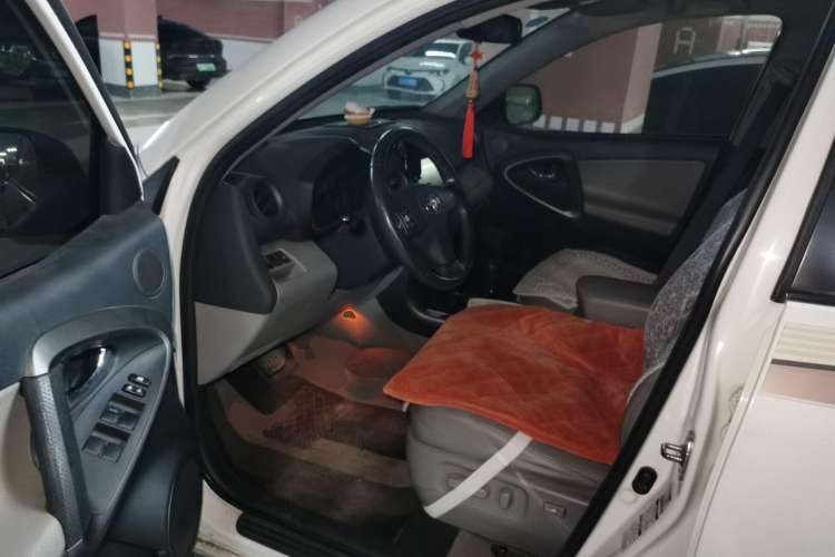 Used Toyota RAV4 2010 2.4L Automatic Deluxe Upgrade Edition Driver Seat