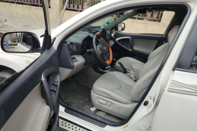 Used Toyota RAV4 2010 2.0L Automatic Deluxe Upgrade Edition Driver Seat