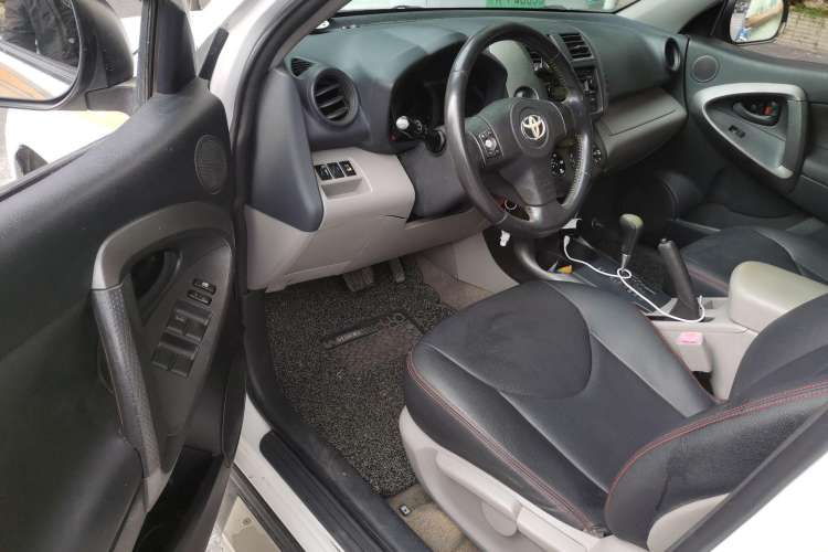 Used Toyota RAV4 2010 2.0L Automatic Deluxe Upgrade Edition Driver Seat