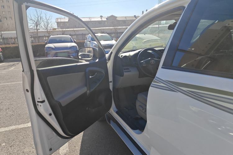 Used Toyota RAV4 2010 2.0L Automatic Deluxe Upgrade Edition Driver Seat