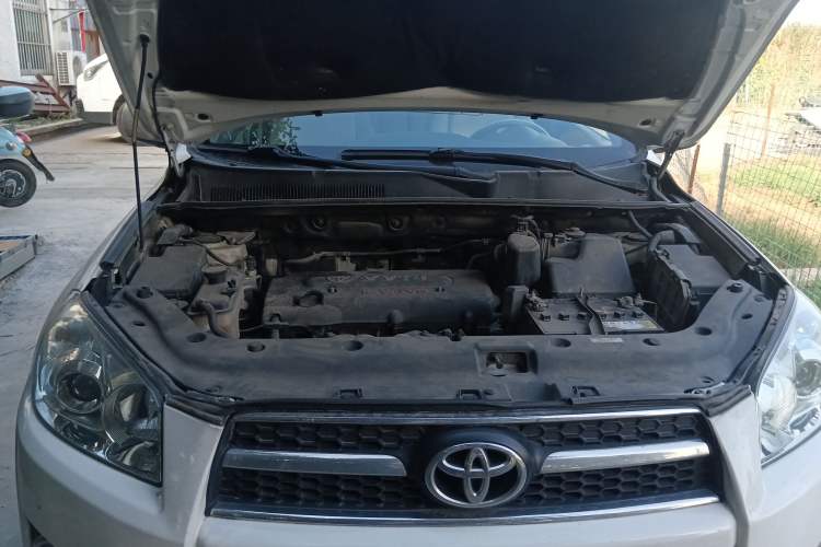 Used Toyota RAV4 2010 2.0L Manual Deluxe Upgrade Engine Bay