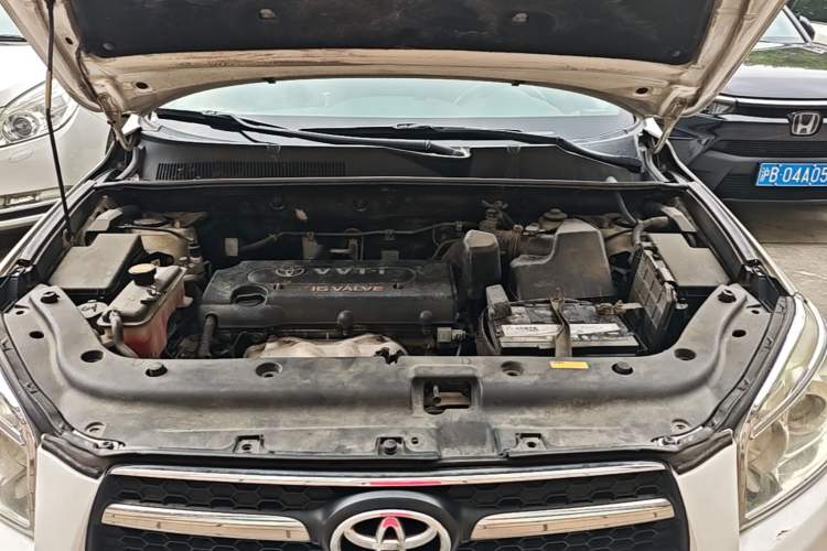 Used Toyota RAV4 2010 2.4L Automatic Deluxe Upgrade Edition Engine Bay