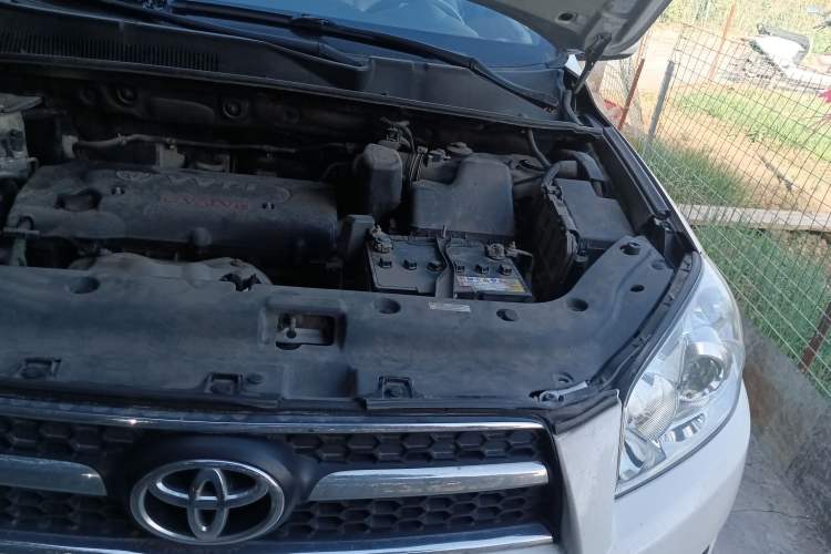 Used Toyota RAV4 2010 2.0L Manual Deluxe Upgrade Engine Bay Left
