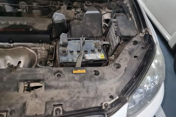 Used Toyota RAV4 2010 2.4L Automatic Deluxe Upgrade Edition Engine Bay Left