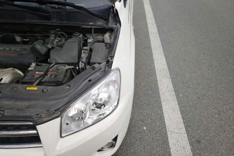 Used Toyota RAV4 2010 2.0L Automatic Deluxe Upgrade Edition Engine Bay Left