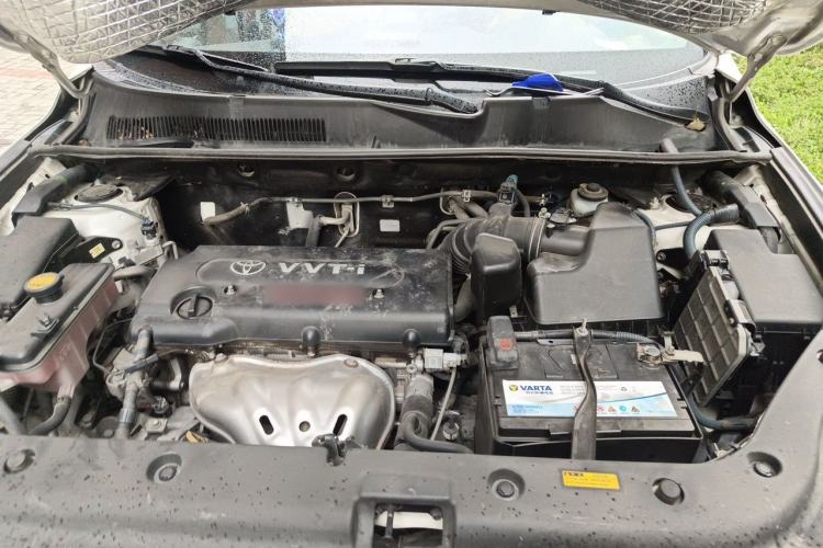 Used Toyota RAV4 2010 2.4L Automatic Deluxe Upgrade Edition Engine Bay