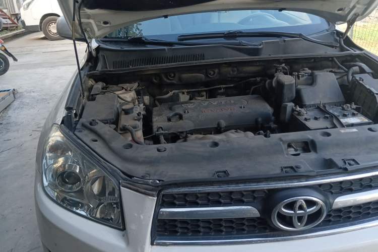 Used Toyota RAV4 2010 2.0L Manual Deluxe Upgrade Engine Bay Right