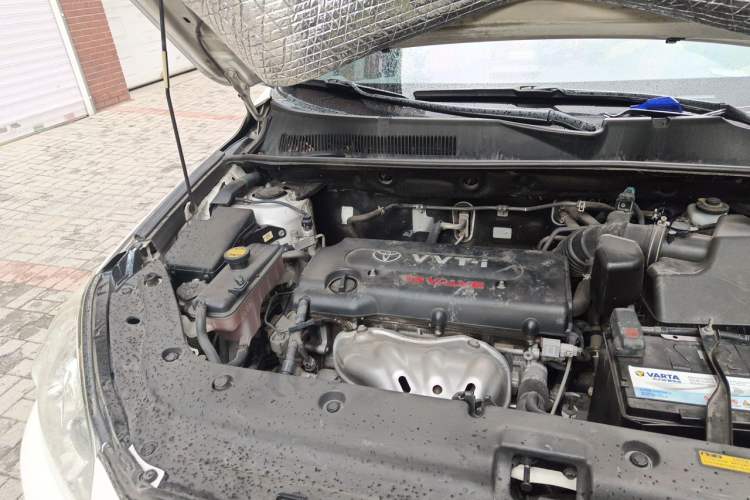 Used Toyota RAV4 2010 2.4L Automatic Deluxe Upgrade Edition Engine Bay Right