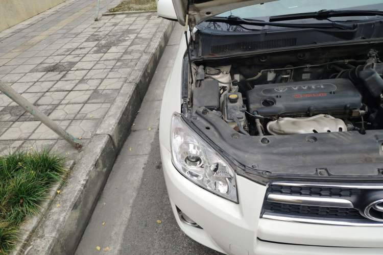 Used Toyota RAV4 2010 2.0L Automatic Deluxe Upgrade Edition Engine Bay Right