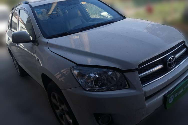 Used Toyota RAV4 2010 2.0L Manual Deluxe Upgrade Front Right 45 Deg