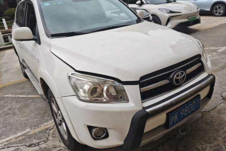 Used Toyota RAV4 2010 2.4L Automatic Deluxe Upgrade Edition Front Right 45 Deg