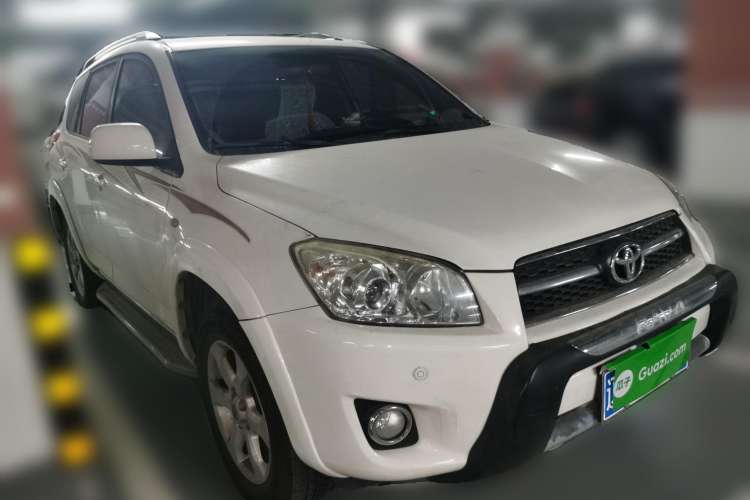 Used Toyota RAV4 2010 2.4L Automatic Deluxe Upgrade Edition Front Right 45 Deg