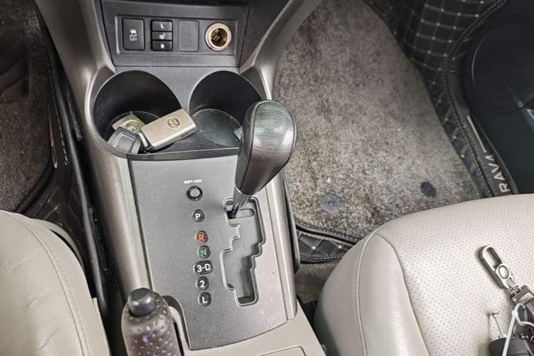 Used Toyota RAV4 2010 2.4L Automatic Deluxe Upgrade Edition Gear Lever