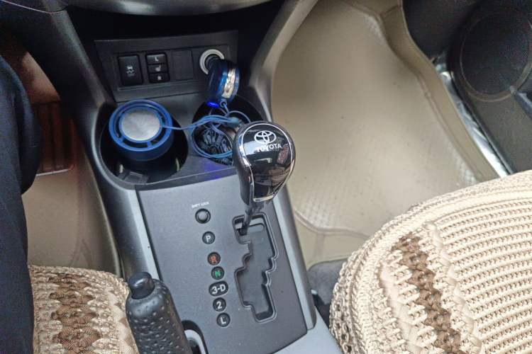 Used Toyota RAV4 2010 2.4L Automatic Deluxe Upgrade Edition Gear Lever