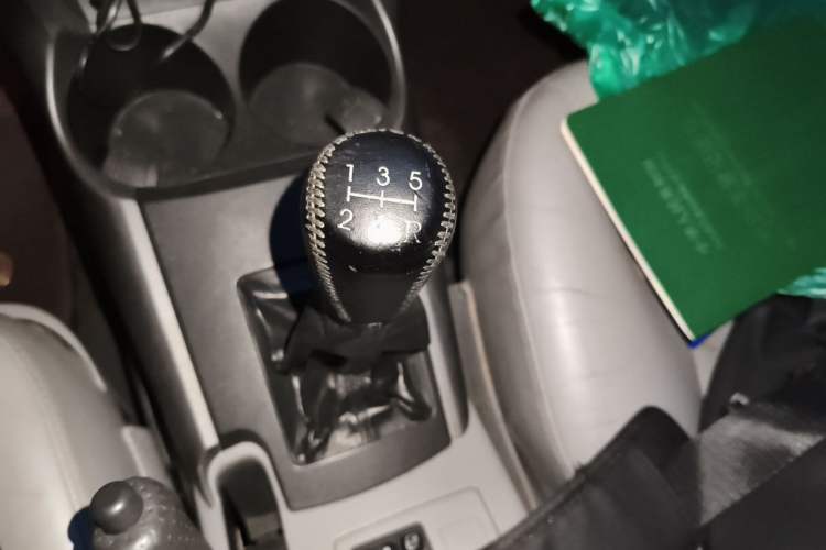 Used Toyota RAV4 2010 2.0L Manual Deluxe Upgrade Gear Lever