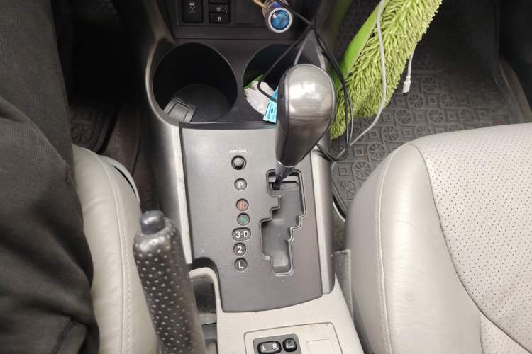 Used Toyota RAV4 2010 2.0L Automatic Deluxe Upgrade Edition Gear Lever