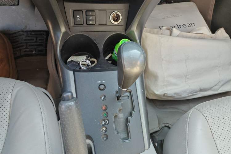 Used Toyota RAV4 2010 2.0L Automatic Deluxe Upgrade Edition Gear Lever