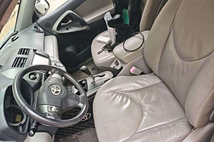 Used Toyota RAV4 2010 2.4L Automatic Deluxe Upgrade Edition Left Front Seat