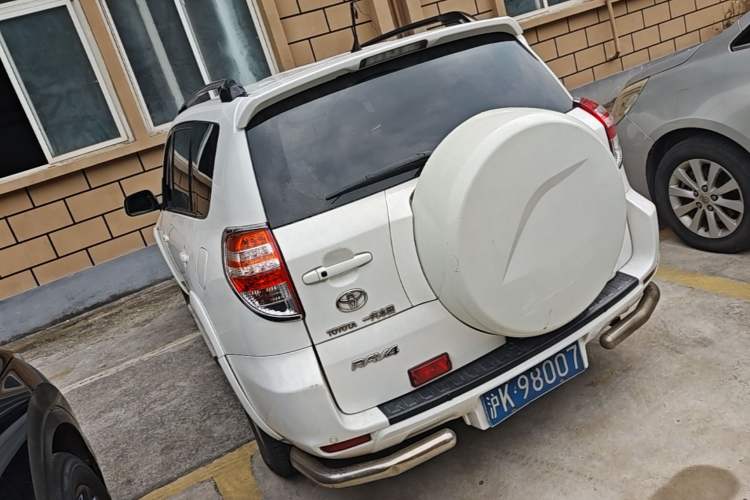 Used Toyota RAV4 2010 2.4L Automatic Deluxe Upgrade Edition Rear Left 45 Deg
