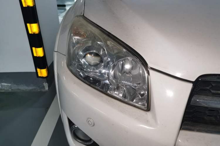 Used Toyota RAV4 2010 2.4L Automatic Deluxe Upgrade Edition Right Front Headlight
