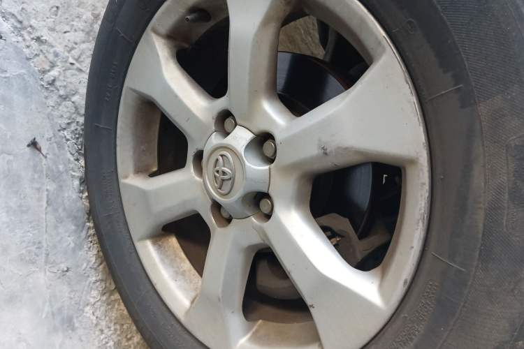 Used Toyota RAV4 2010 2.0L Manual Deluxe Upgrade Right Front Wheel Hub