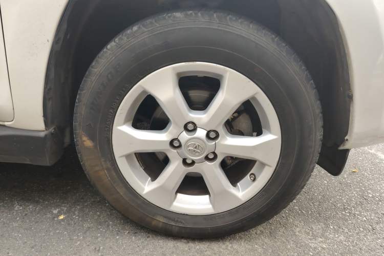 Used Toyota RAV4 2010 2.0L Automatic Deluxe Upgrade Edition Right Front Wheel Hub