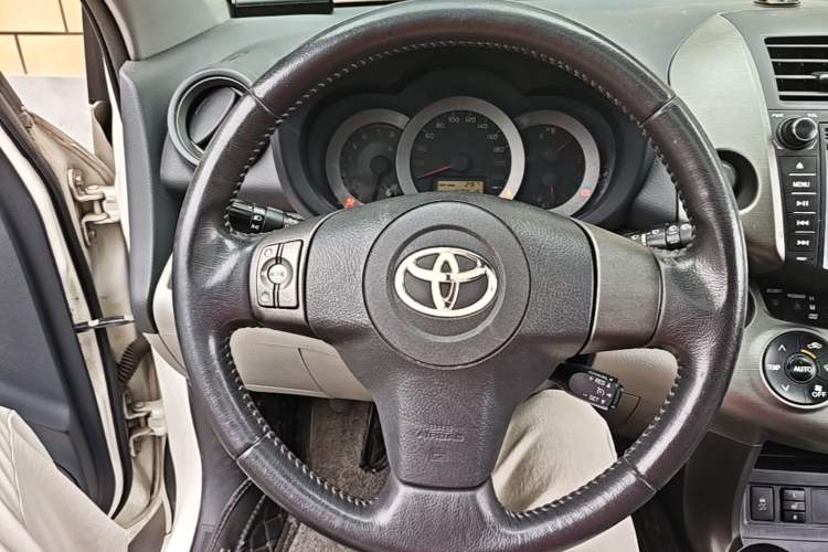 Used Toyota RAV4 2010 2.4L Automatic Deluxe Upgrade Edition Steering Wheel