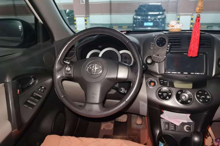 Used Toyota RAV4 2010 2.4L Automatic Deluxe Upgrade Edition Steering Wheel