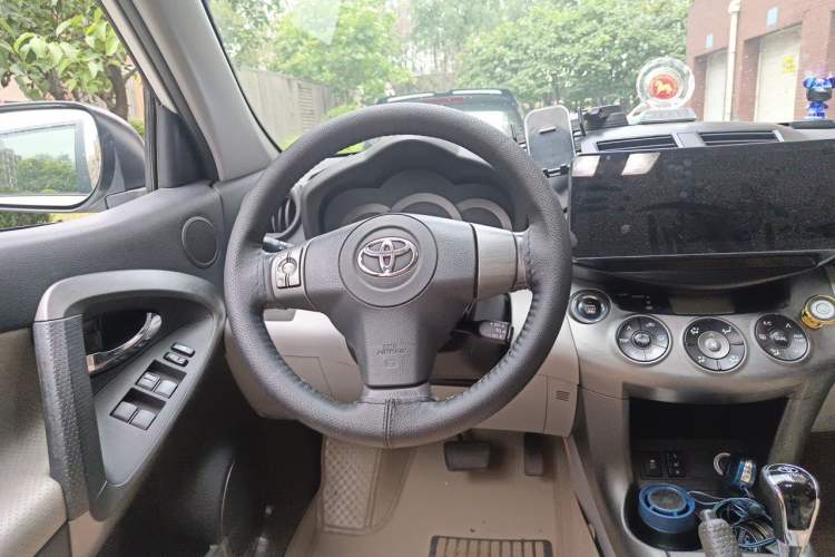 Used Toyota RAV4 2010 2.4L Automatic Deluxe Upgrade Edition Steering Wheel