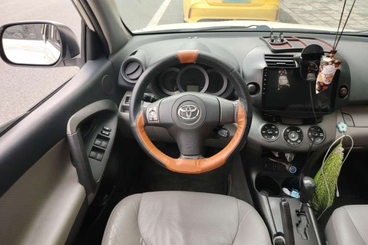 Used Toyota RAV4 2010 2.0L Automatic Deluxe Upgrade Edition Steering Wheel