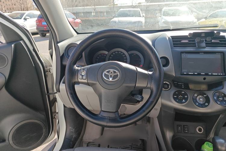 Used Toyota RAV4 2010 2.0L Automatic Deluxe Upgrade Edition Steering Wheel