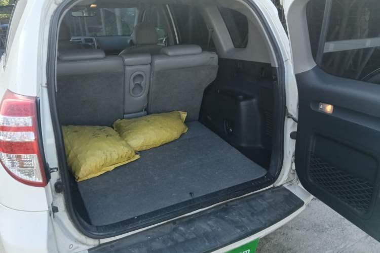 Used Toyota RAV4 2010 2.0L Manual Deluxe Upgrade Trunk