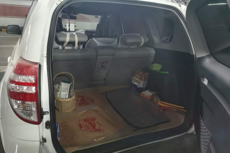 Used Toyota RAV4 2010 2.4L Automatic Deluxe Upgrade Edition Trunk