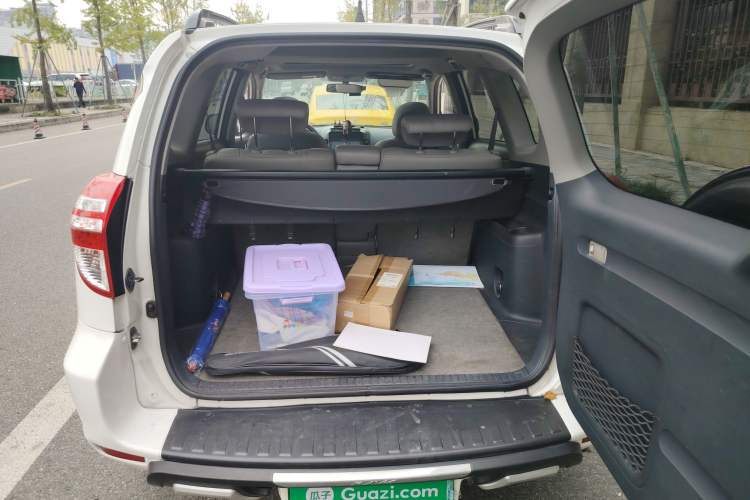 Used Toyota RAV4 2010 2.0L Automatic Deluxe Upgrade Edition Trunk